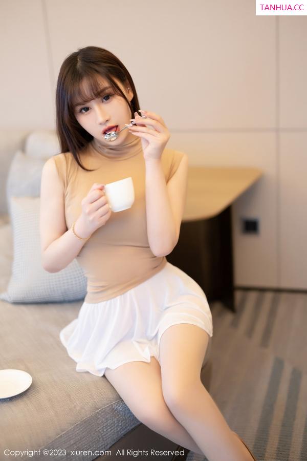 张欣欣 馨沁 [XiuRen]高清写真图 2023.07.03 No.7013 张欣欣 短裙美腿第8张图片